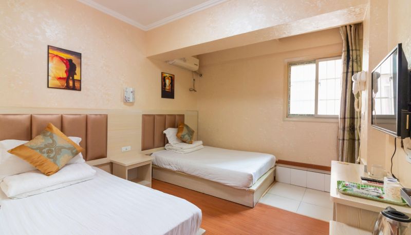 Zimmer - Public Opinion Business Hotel (Hanzheng Street Brand Clothing Wholesale Plaza Store)