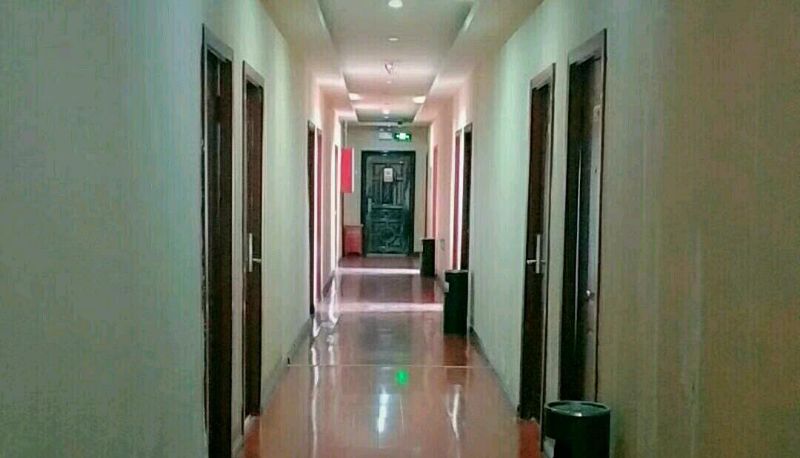 Area esterna dell'hotel - Jinfulai Business Hotel