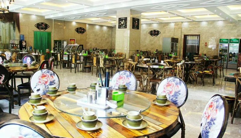 Area esterna dell'hotel - Liangyou Hotel (Aksu Taibai Shopping Center Store)