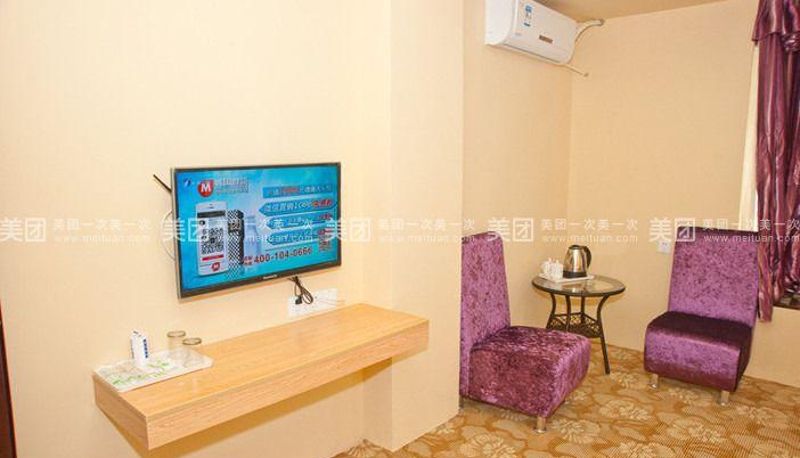 Camera business - Our own hotel (Guigang High speed Railway Station Branch)
