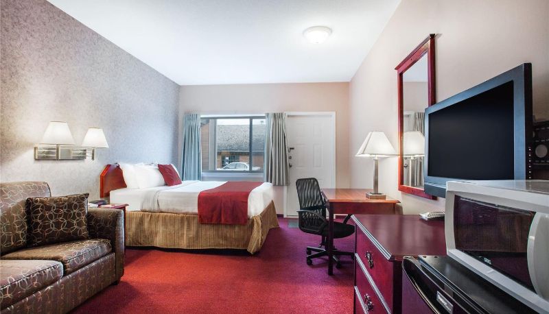 Zimmer - Ramada by Wyndham 100 Mile House