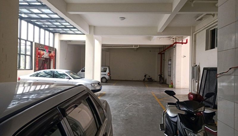 Area esterna dell'hotel - Shangri La Duge Hotel (Dukezong Ancient City Branch)