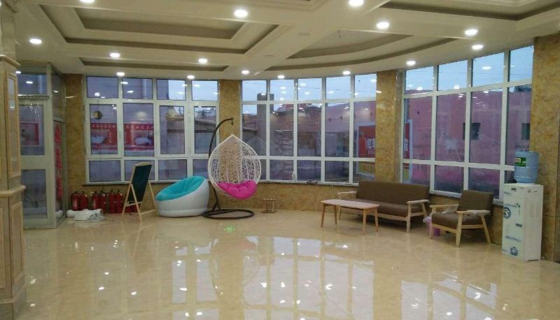 Zewnętrzna część hotelu - Red Apple Hotel