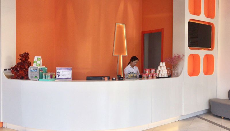Buitenruimte van het hotel - Orange Yi Hotel