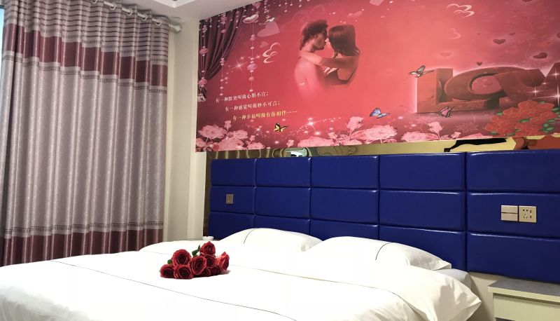 Camera - Prince Fashion Hotel