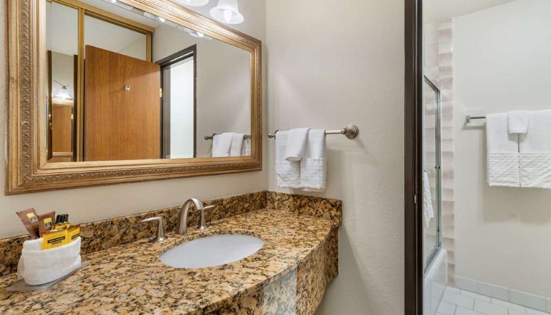 Camera - Best Western Plus Monterey Inn