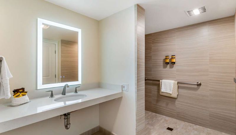Camera - Best Western Plus Monterey Inn
