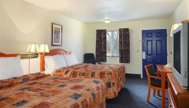Zimmer - Days Inn by Wyndham KU Lawrence