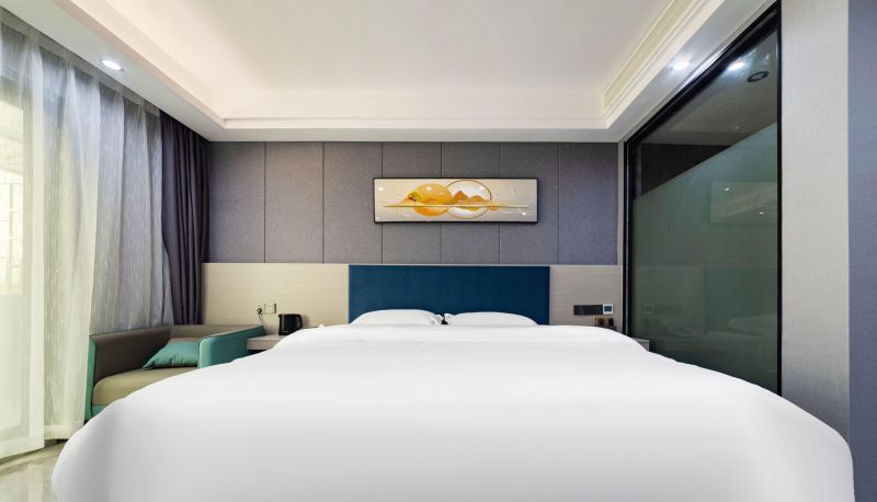 Zimmer mit Balkon - Yaduo Hotel (Jianshe Avenue Store in Jieyang Airport Economic Zone)