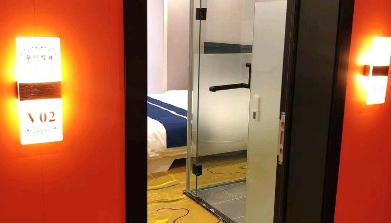 Camera business - Xinyue Holiday Inn