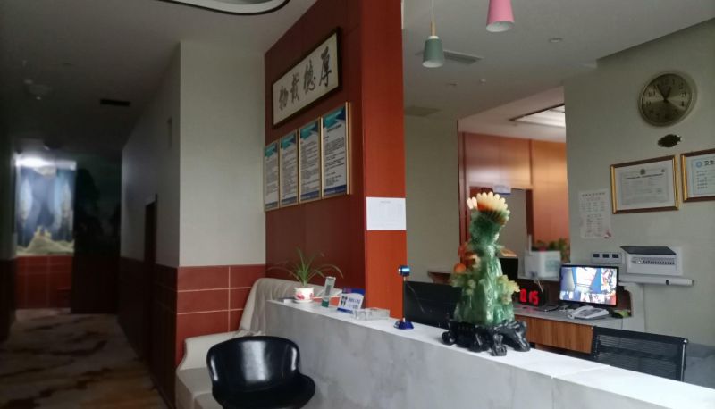 Buitenruimte van het hotel - Base Business Hotel