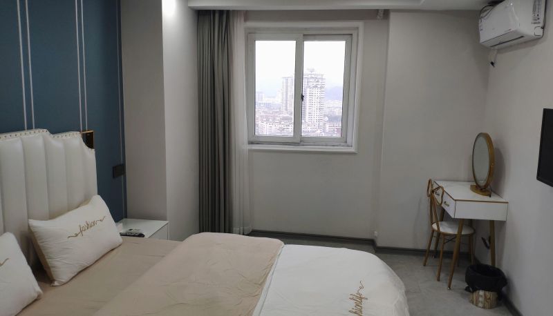 Suite - Jiang Shangjia (Huachang Building Store)
