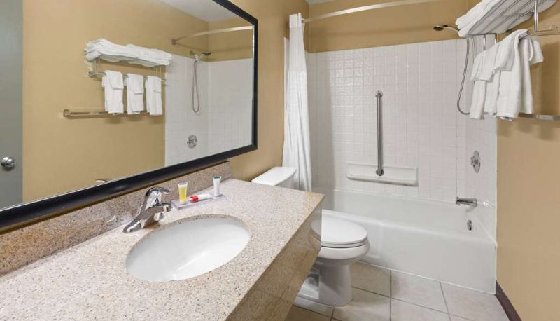 Camera - Days Inn by Wyndham Wauseon