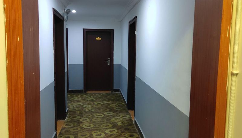Buitenruimte van het hotel - Welcome Business Hotel