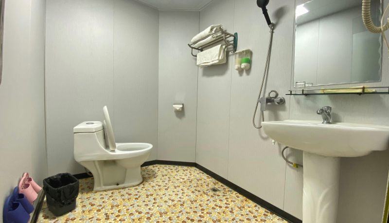 Camera - Junhe Preferred Hotel (Asia's tallest fountain store)