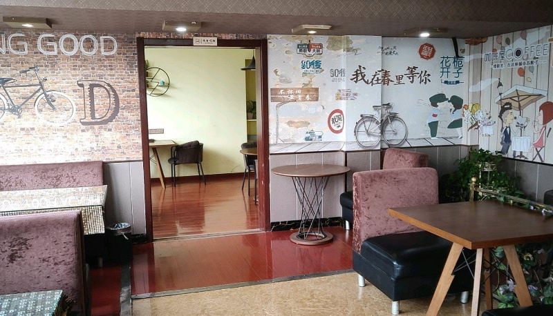 Zona exterior del hotel - Fenghuangtai Business Hotel
