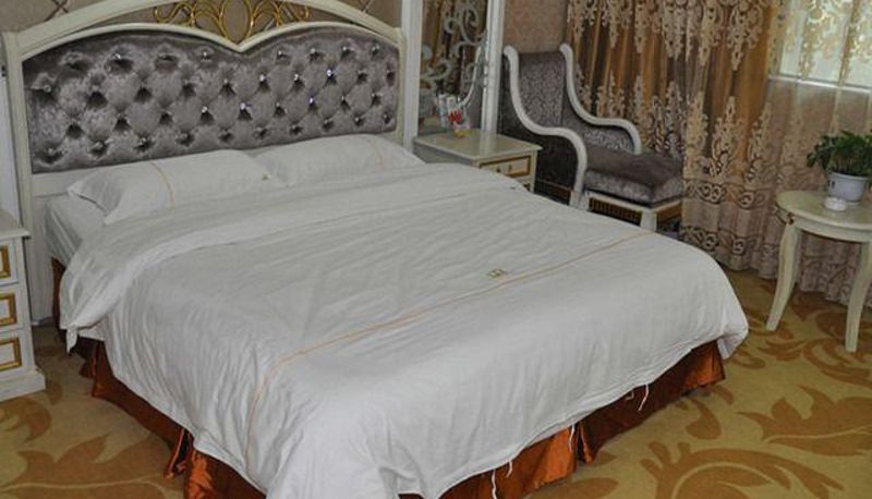 Area esterna dell'hotel - Qianjun Hotel