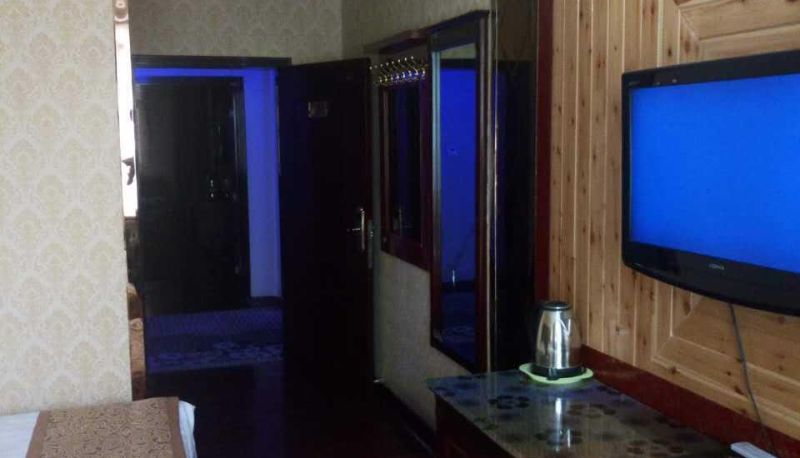 Zewnętrzna część hotelu - Yellow River Holiday Hotel