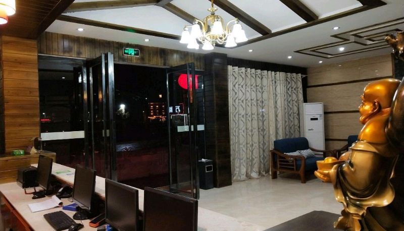 Area esterna dell'hotel - Crown Boutique Hotel