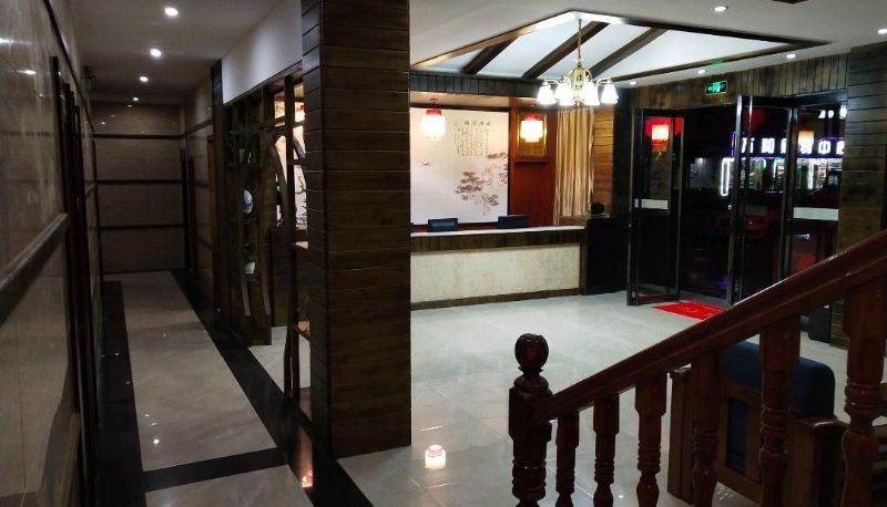 Area esterna dell'hotel - Crown Boutique Hotel