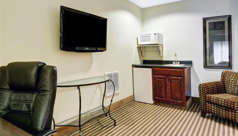 Room - Comfort Inn & Suites Hot Springs Midtown