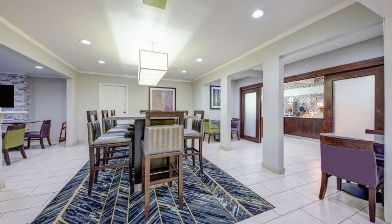 Vista interna - La Quinta Inn by Wyndham El Dorado