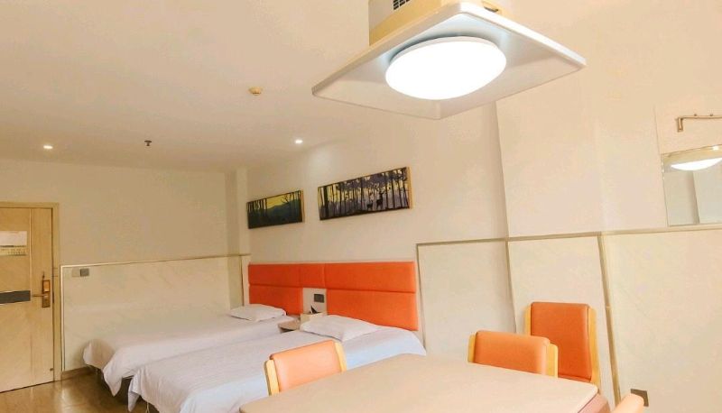 Kamer - There is a hotel