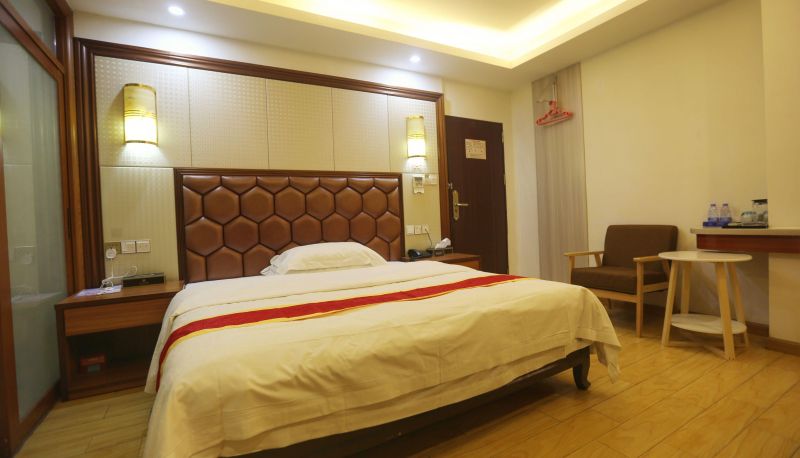 Zimmer - Mong Kok Holiday Hotel (Gaozhou Commercial Pedestrian Street Branch)