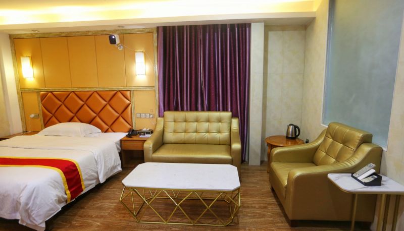 Zimmer - Mong Kok Holiday Hotel (Gaozhou Commercial Pedestrian Street Branch)