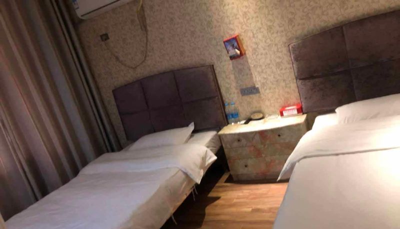 Zimmer - Longxiang Business Hotel