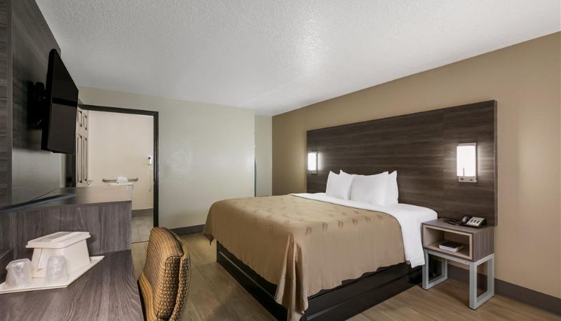 Camera - Quality Inn Commerce at I-85