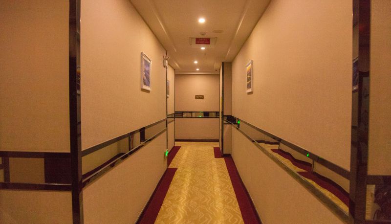 Area esterna dell'hotel - Huating Business Hotel