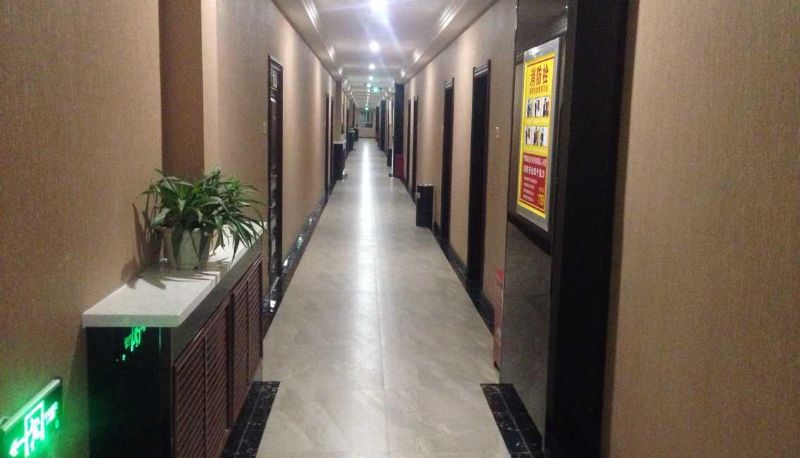Buitenruimte van het hotel - Jinqiao Hotel
