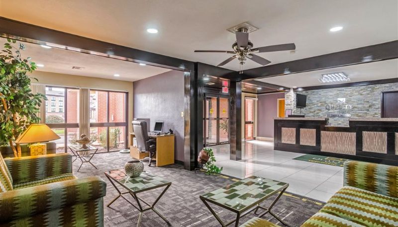 Hall - QUALITY INN SOUTH
