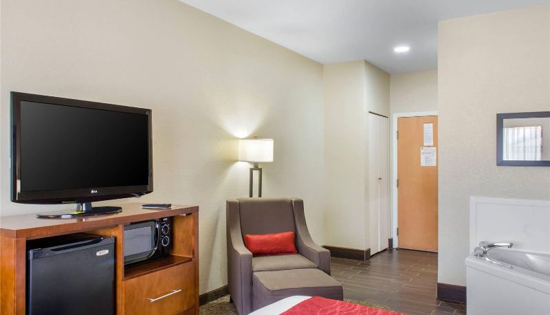 Camera - Comfort Inn & Suites Covington - Mandeville