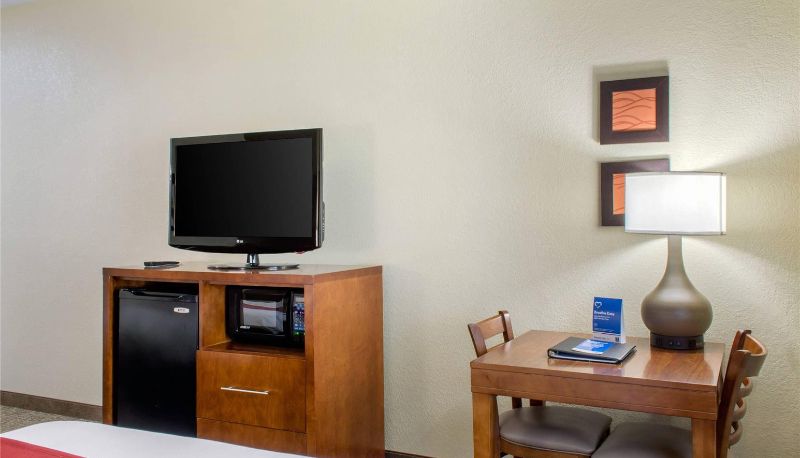 Camera - Comfort Inn & Suites Covington - Mandeville