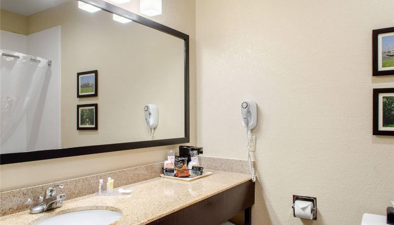 Camera - Comfort Inn & Suites Covington - Mandeville