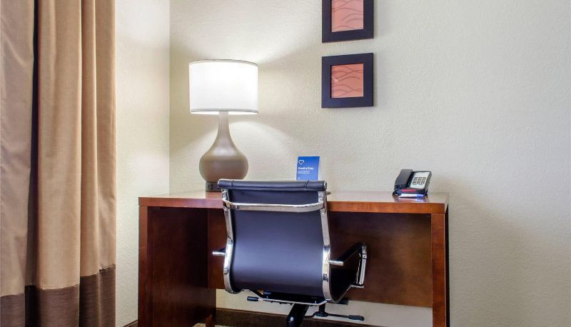 Camera - Comfort Inn & Suites Covington - Mandeville