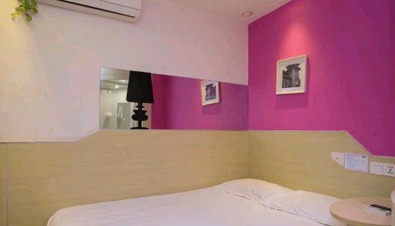 Camera business - Yibai Chain Hotel (Caoan Road Branch of Shanghai National Convention and Exhibition Center)