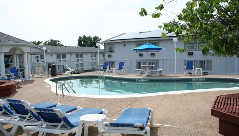 Havuz - Baymont by Wyndham Osage Beach