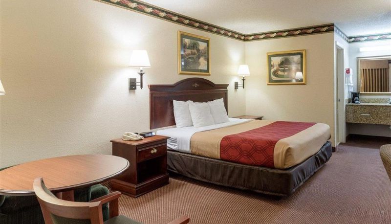 Camera - Econo Lodge Grenada