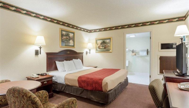 Camera - Econo Lodge Grenada