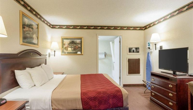 Camera - Econo Lodge Grenada