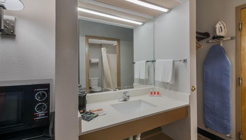 Habitación - Econo Lodge  Inn & Suites