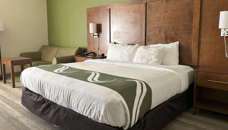 Zimmer - Quality Inn & Suites Tarboro - Kingsboro