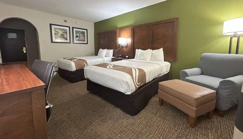 Zimmer - Quality Inn & Suites Tarboro - Kingsboro