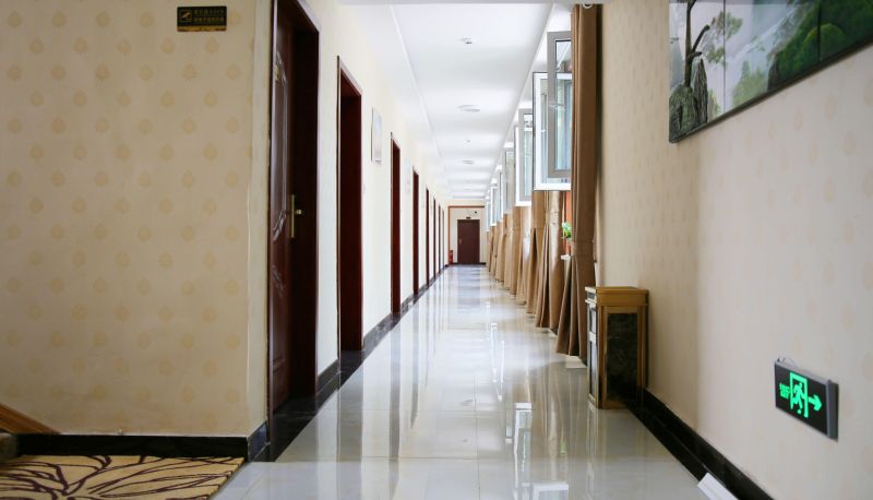Hotel Außenbreich - Fukang Yicheng Wanjia Business Hotel