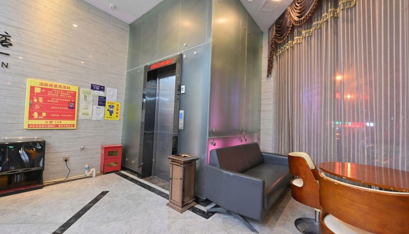 Hotel Außenbreich - Royal No.7 Business Hotel (Jinzhai Dabie Mountain Logistics Park Store)