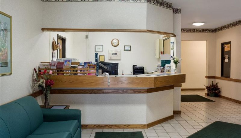 Hall - RODEWAY INN WAHPETON