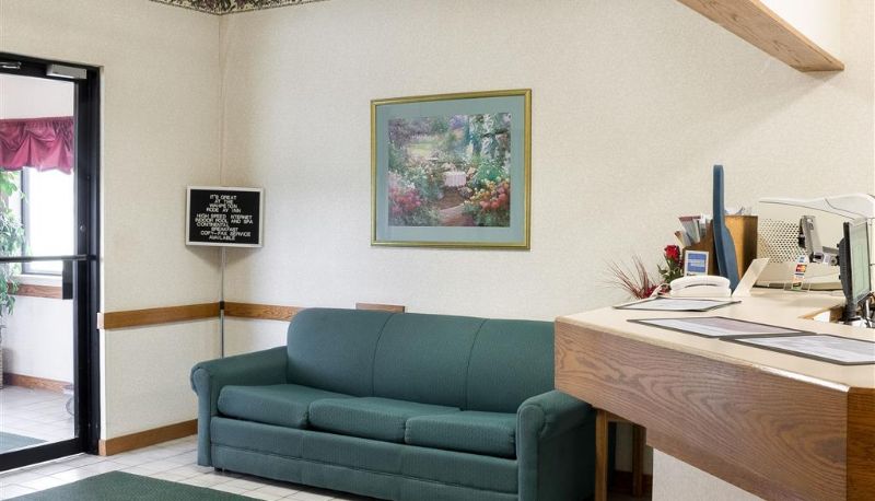 Hall - RODEWAY INN WAHPETON